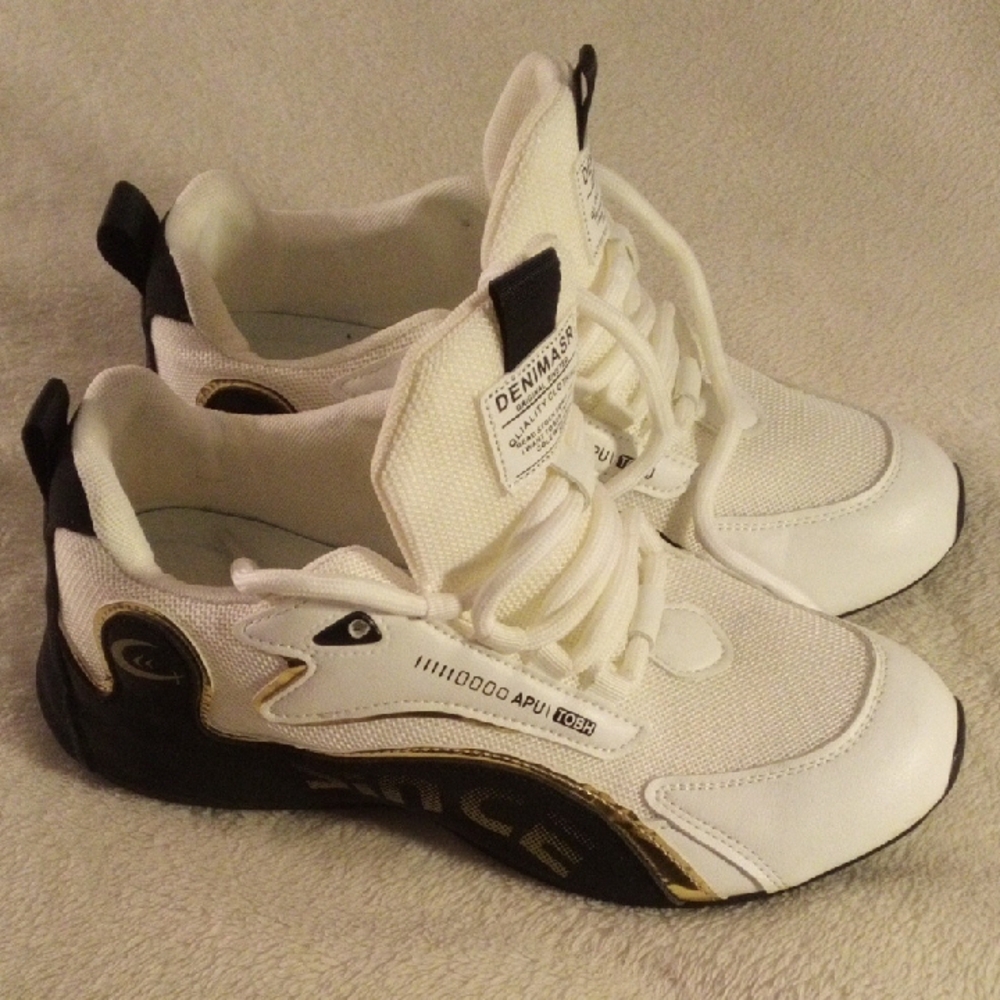 DENIMA SR White and Black Sneakers with Gold Accents SIZE YOUTH 6.5 / WOMENS 8